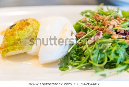 Foto d'archivio: Nsalata · Di · Foglie · Di · Roquette · E · Scaglie · Di · Parmigiano · Con · Olio · D'oliva