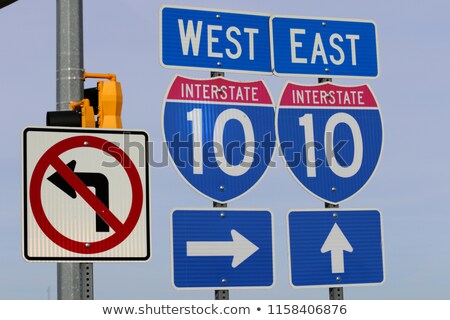 Foto stock: I 10 In Florida Usa With Traffic Cars