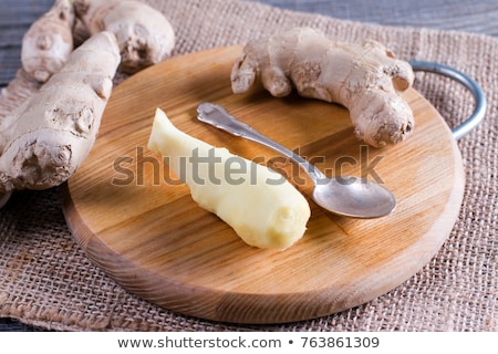 Foto d'archivio: Close Up Of Ginger Root And Knife On Cutting Board