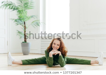 Foto d'archivio: Fitness Woman Demonstrates Nice Flexibility Does Gymnastics Exercises Shows Leg Split Keeps Hands