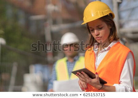 Foto d'archivio: A Pensive Female Construction Worker