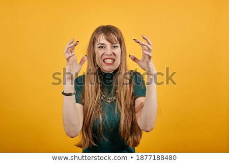 Foto stock: Isparo · a · la · cabeza · de · mujer · frunciendo · el · ceño