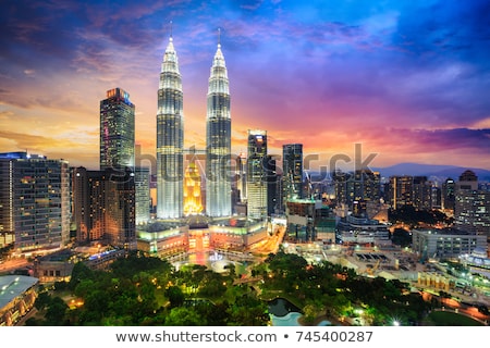 Stockfoto: Petronas Twin Towers And Park Kuala Lumpur Malaysia