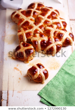 ストックフォト: Apple And Cinnamon Hot Cross Bunstraditional Easter Pastries