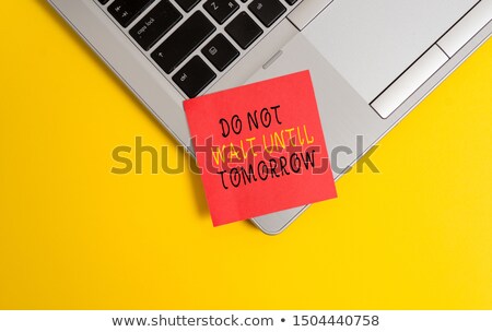 Stockfoto: Sticky Note Do It Now