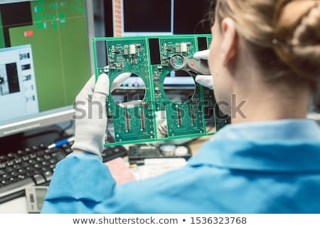 Foto stock: Optical Quality Control And Assembly Inspection Of An Electronic Product