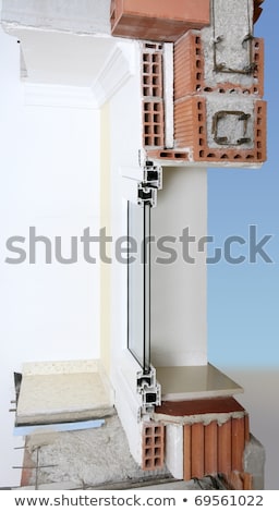 Foto stock: Ección · transversal · de · la · pared · de · la · fachada · de · la · ventana · de · PVC