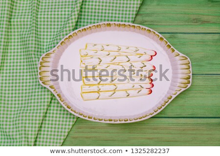 Zdjęcia stock: Green Asparagus On A Wooden Board With A Checkered Tablecloth