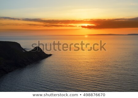 Foto d'archivio: Beautiful Serene Yellow Sunset Over Loop Head