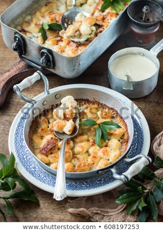 Foto d'archivio: Gratinated Gnocchi With Cheese