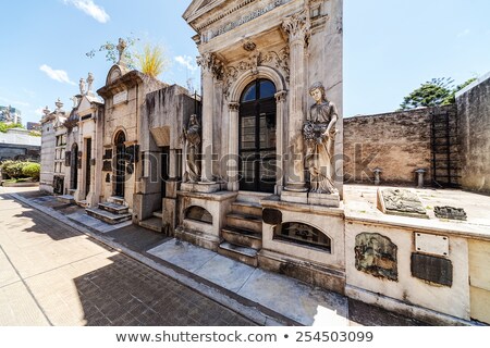 Foto stock: Statue Of An Angel In The Recoleta Cemetery