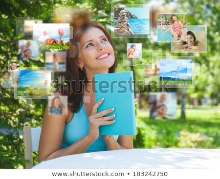 Foto stock: Portrait Of Young Happy Woman Sharing Her Travel Vacation Photo