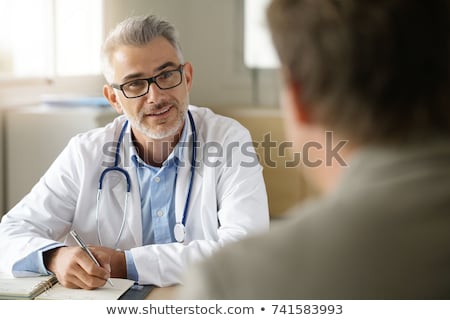 ストックフォト: Doctor Talking To Patient