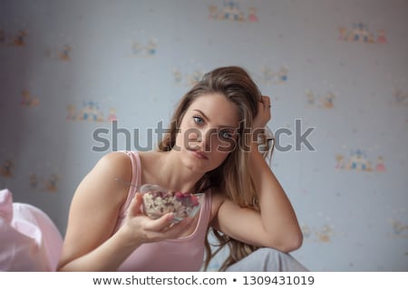 Zdjęcia stock: Portrait Of Lying Down Woman Eating Salad