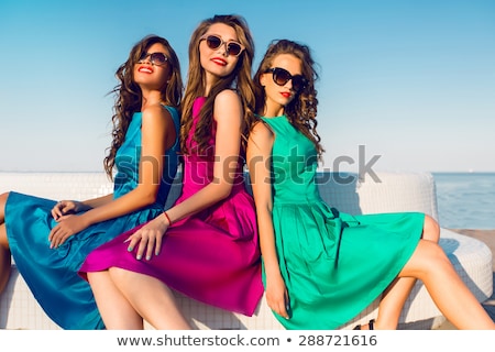 Stock foto: Chönheit · Brünette · trägt · modisches · Kleid