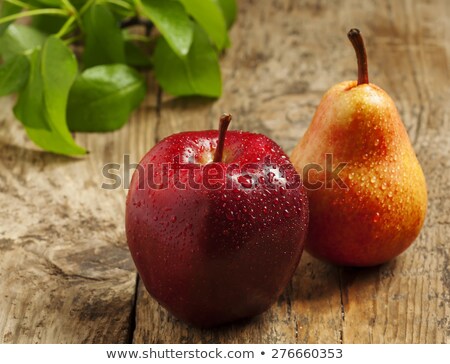 Stockfoto: Juicy Pear And Red Apple With Water Drops