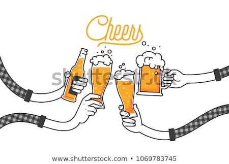 Foto stock: Uatro · manos · con · las · botellas · de · cerveza