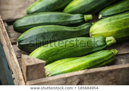 Stockfoto: Roene · En · Gele · Courgette · Op · De · Markt