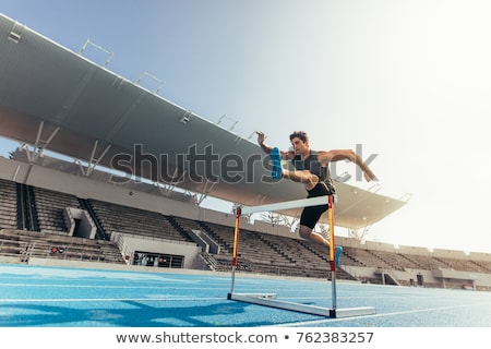 Stock foto: Ann, · der · über · die · Hürde · springt