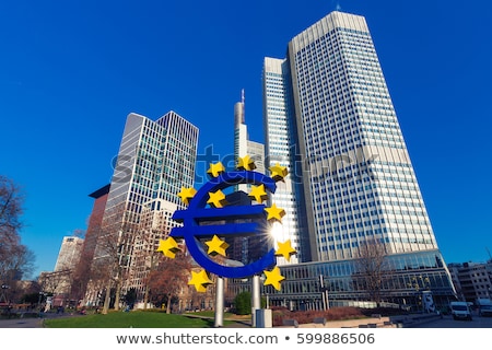 Foto stock: Euro Symbol In Frankfurt By Night