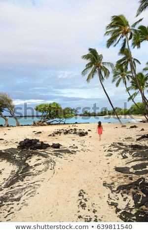 Hawaii Beach Vacation Woman Walking On Secluded White Sand Beach On Big Island Of Hawaii Usa Travel Stockfoto © Maridav