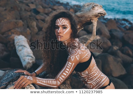Сток-фото: олодая · женщина · коренных · американцев · на · пляже