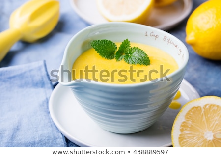 Stockfoto: Lemon Curd In Ceramic Bowl With Fresh Lemons On A Blue Napkin Background Selective Focus