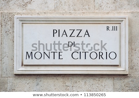 Foto d'archivio: Street Plate Of Piazza Di Monte Citorio In Rome Italy