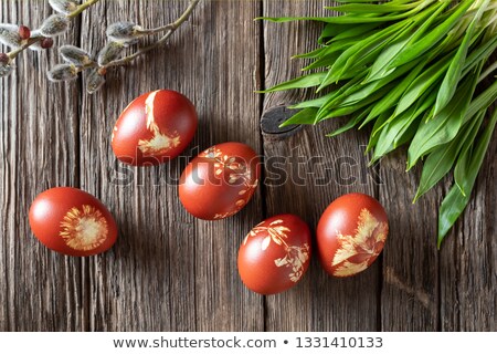 Foto stock: Easter Eggs Dyed With Onion Peels With Wild Garlic