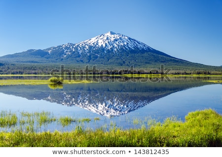 Stockfoto: Mount Bachelor And Sparks Lake