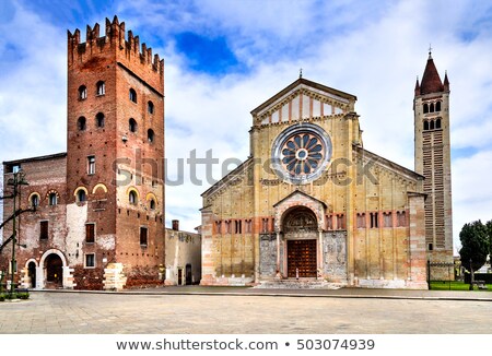 Stockfoto: Rose Window In The Church In Verona Italy