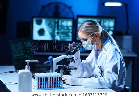 Foto d'archivio: Lab Worker Testing A Sample