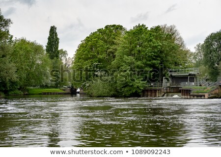 Foto stock: Sluice Gate On The Pond