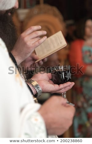 Foto d'archivio: Priest During A Wedding Ceremonynuptial Mass