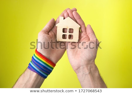 Foto d'archivio: Male Couple With Gay Pride Rainbow Wristbands