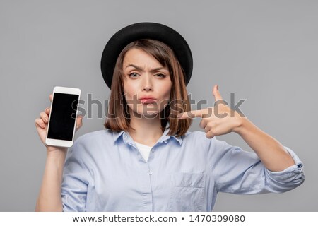 Brunette Girl In Hat And Shirt Showing You Notification In Smartphone Stockfoto © Pressmaster
