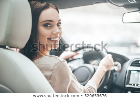 Foto stock: Ulher · dirigindo · um · carro