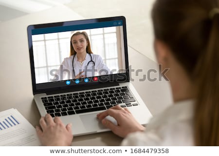 Foto stock: Doctor Working With Test Results