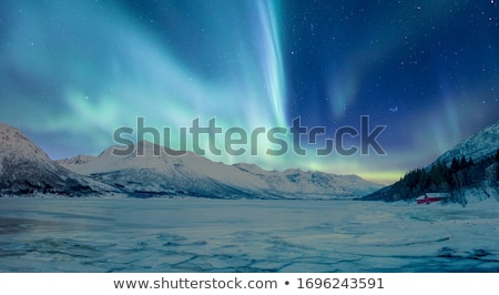 Foto stock: Northern Lights Aurora Borealis Over Snowscape