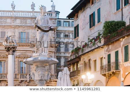 Stockfoto: Statue Of St Marks Lion At Piazza Delle Erbe In Verona Italy