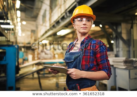 Les jeunes travailleuses avec casque [[stock_photo]] © Pressmaster