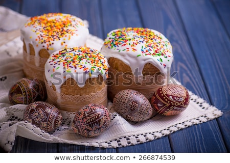 Foto d'archivio: Traditional Easter Cake With Colored Eggs And Flowers Blue Background