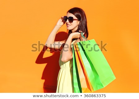 Foto d'archivio: Gorgeous Brunette Shopper Girl