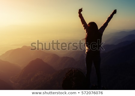 商業照片: Woman At The Top Of Mountain