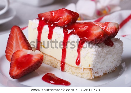 Foto stock: Strawberry Cheesecake And Flowers