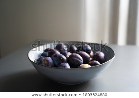 Foto stock: Bowl Of Fresh Plums In Daylight