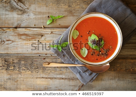 商業照片: Homemade Tomato Soup On Wooden Table