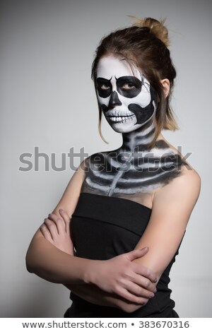 Foto stock: Brunette Painted Like A Corpse