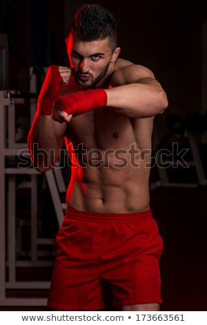 Foto stock: Muscular Mma Fighter Celebrating His Victory