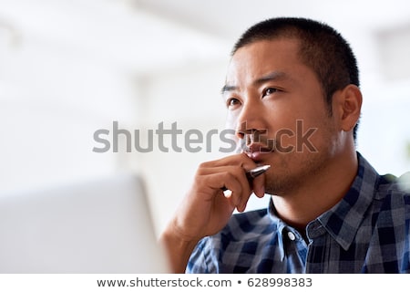 Foto d'archivio: Man With Hand On Chin Thinking Deep Thoughts